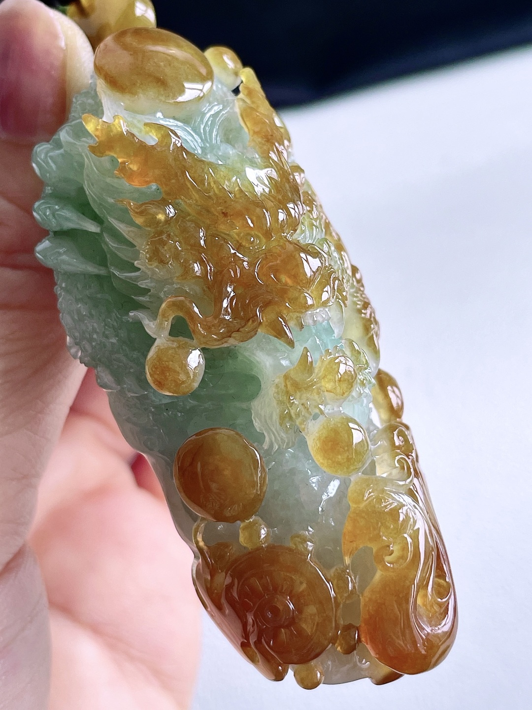 冰黄翡龙牌双彩大龙牌吊坠，缅料，无裂，性比高，超厚，手把件，尺寸66-30.8-25.6，重量66.3克