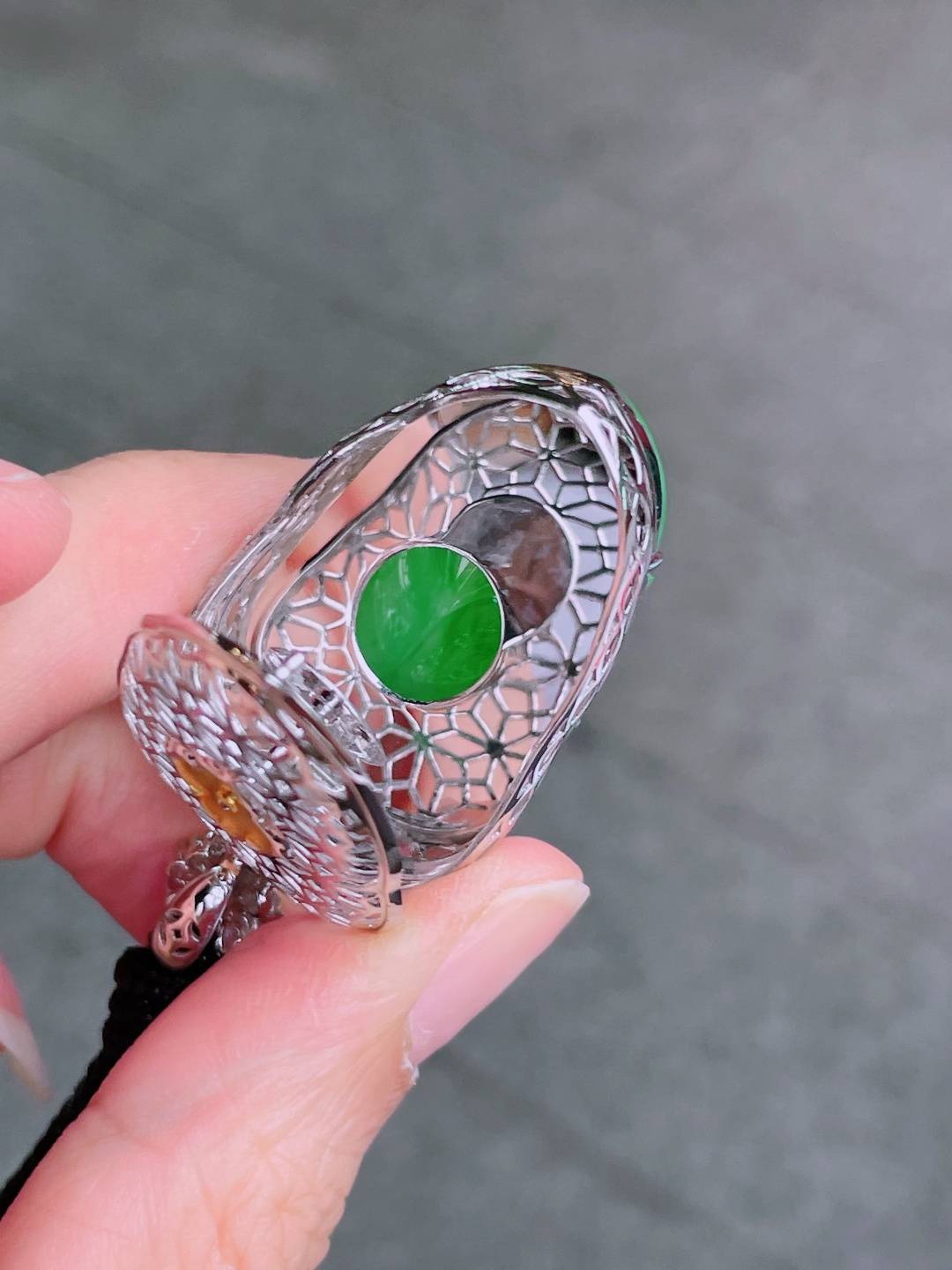 高冰绿树叶吊坠，晶莹剔透，新颖时尚，品相，37.5-24-3