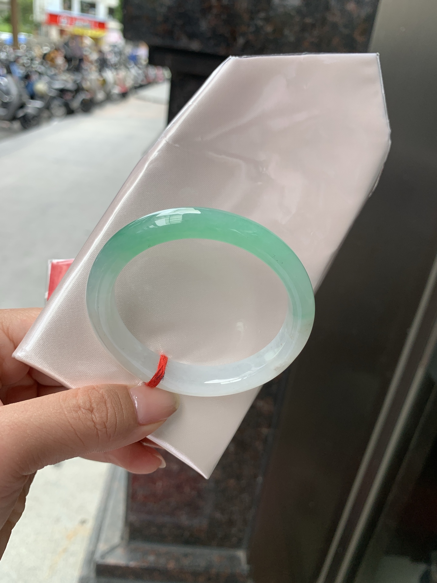 冰绿贵妃,打灯细棉纹,有沙眼微扣