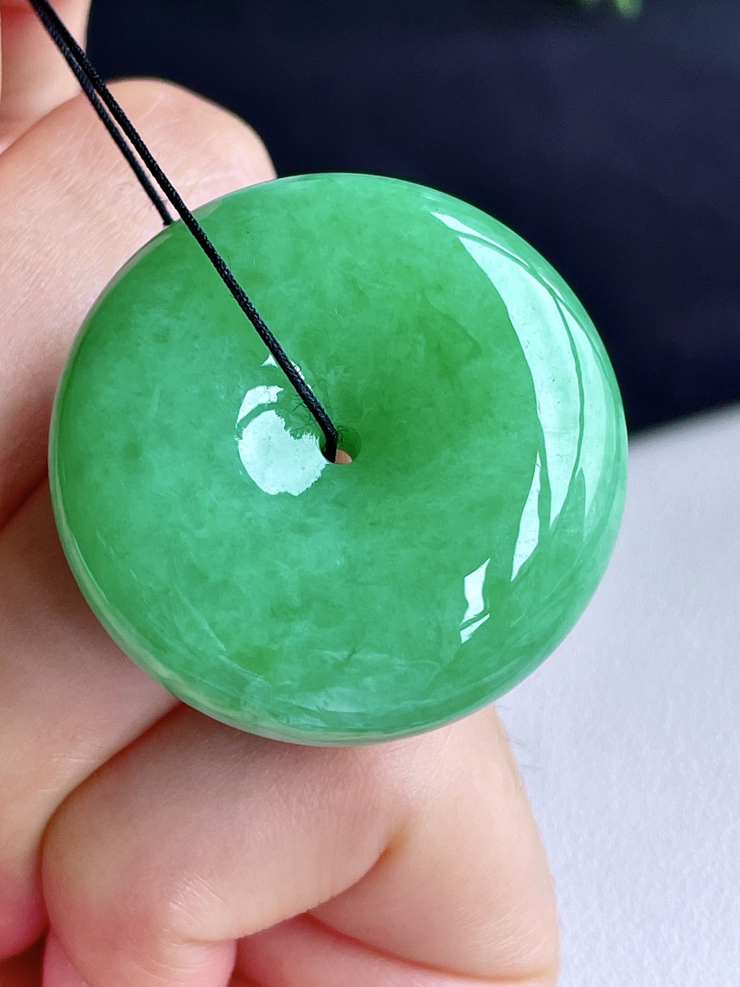 冰阳绿平安扣吊坠,缅料,无裂,性比高,超厚,尺寸33.4-12.3,重量29.7克