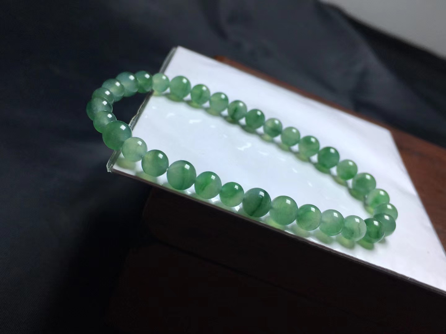 飘花手链，卡5.9～4.9mm，33颗，种好，玉质细腻，均匀，通透，干净，度极高