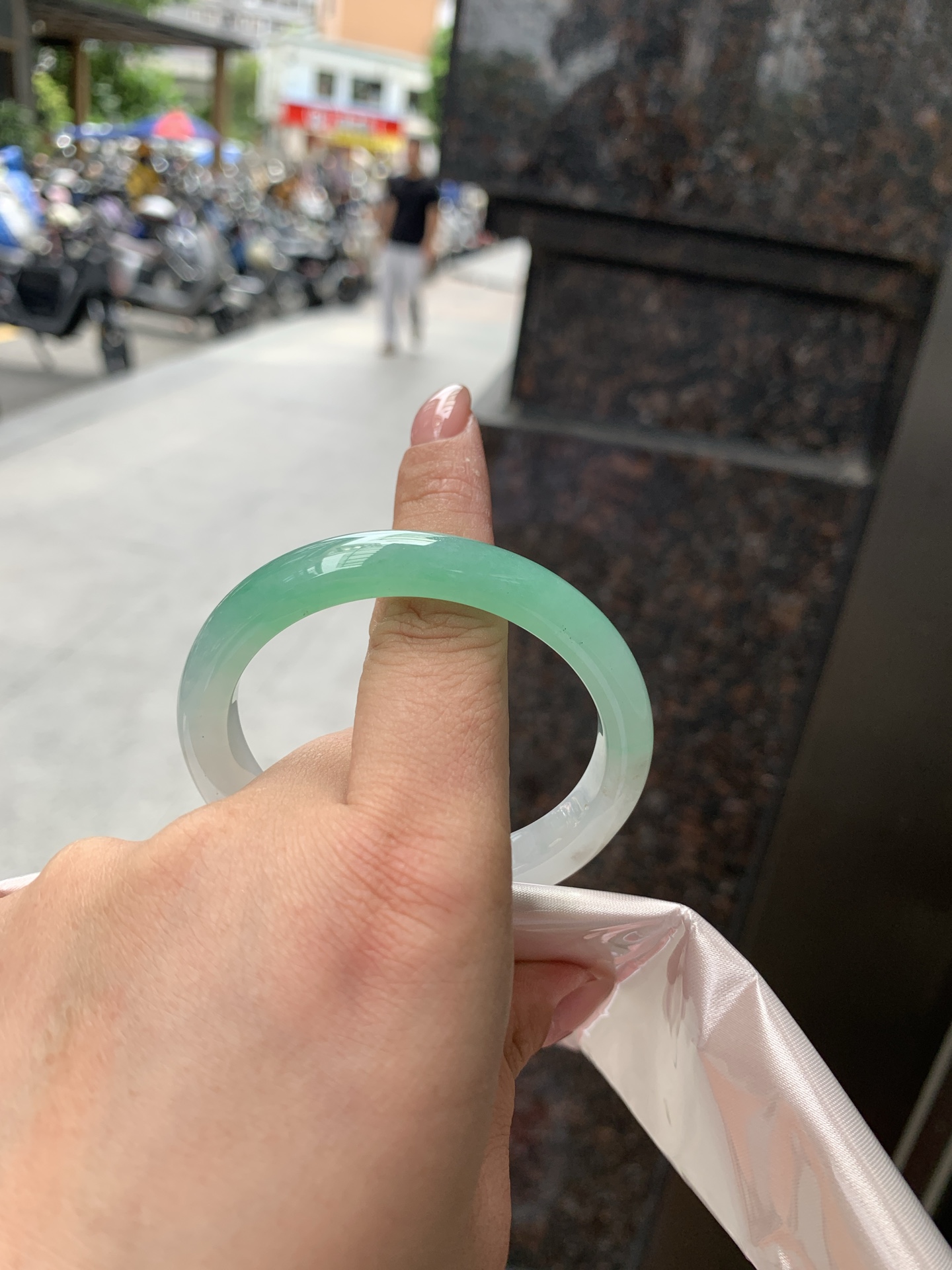 冰绿贵妃,打灯细棉纹,有沙眼微扣