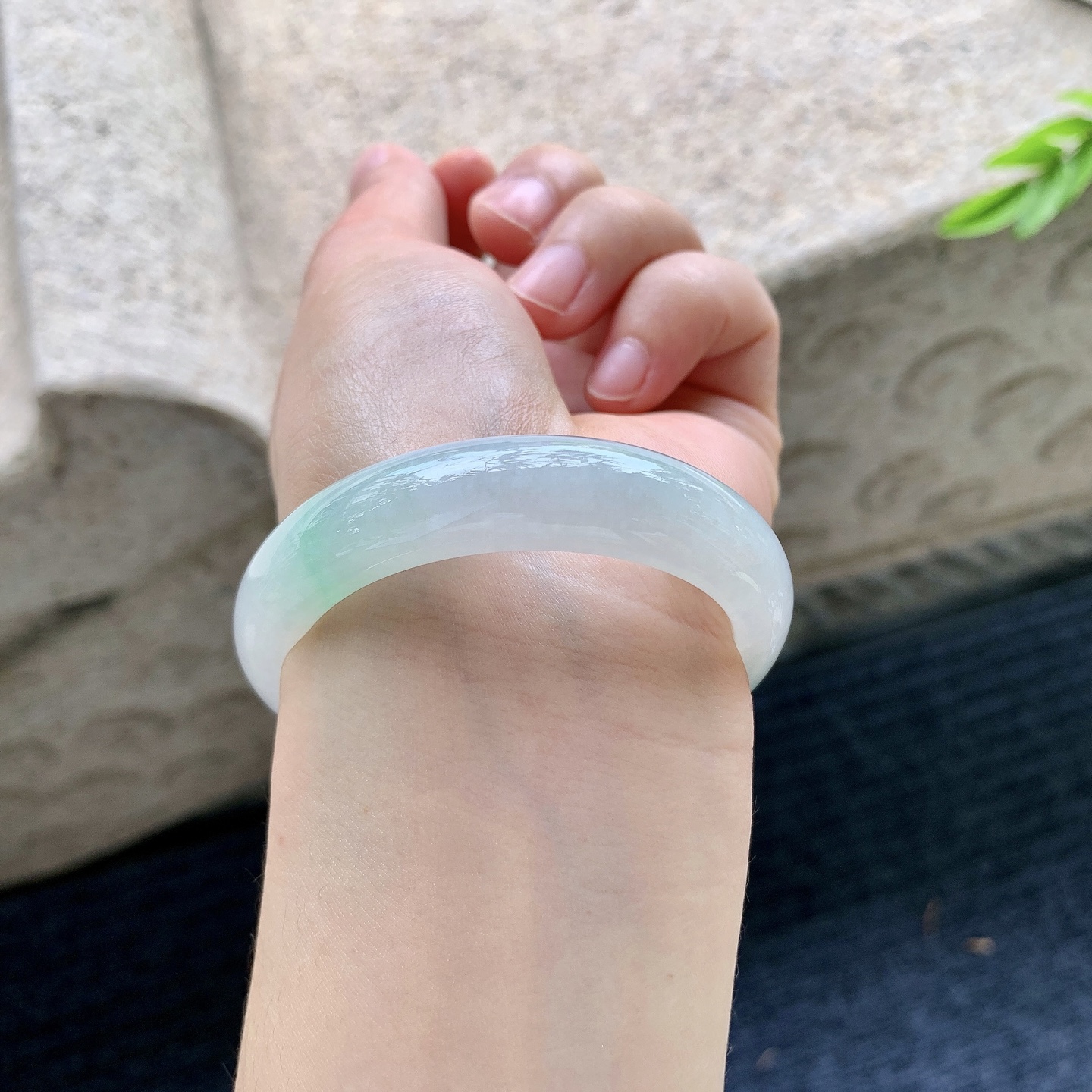 贵妃54 55，圈口55.2/48.6/11.5/7.2，编码AD090405，细糯飘绿，水润，种老，细腻，无裂