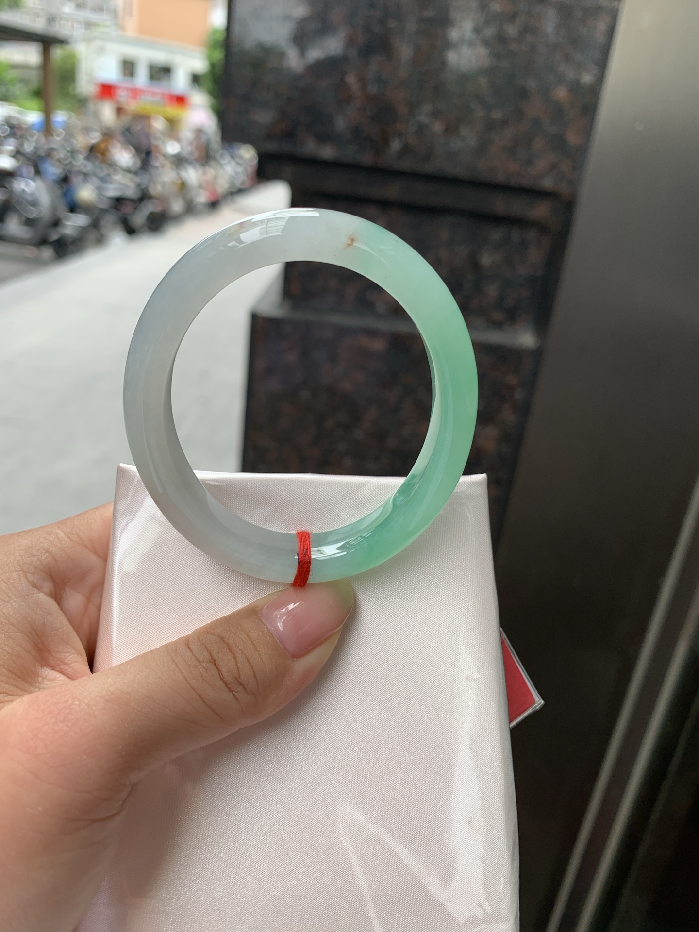冰绿贵妃,打灯细棉纹,有沙眼微扣
