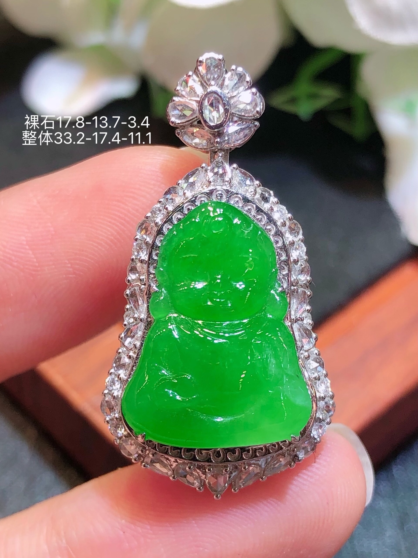 18K金镶 阳绿佛公吊坠 无裂 水润色艳 品相饱满 配送银链苹果拍摄，实物更好看，33.2-17.4