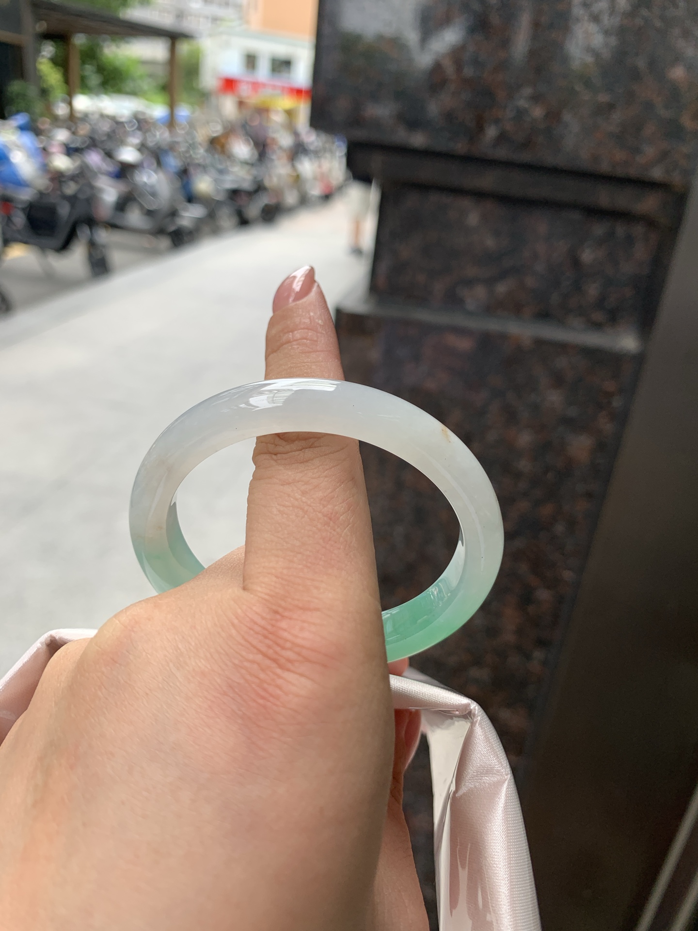 冰绿贵妃,打灯细棉纹,有沙眼微扣