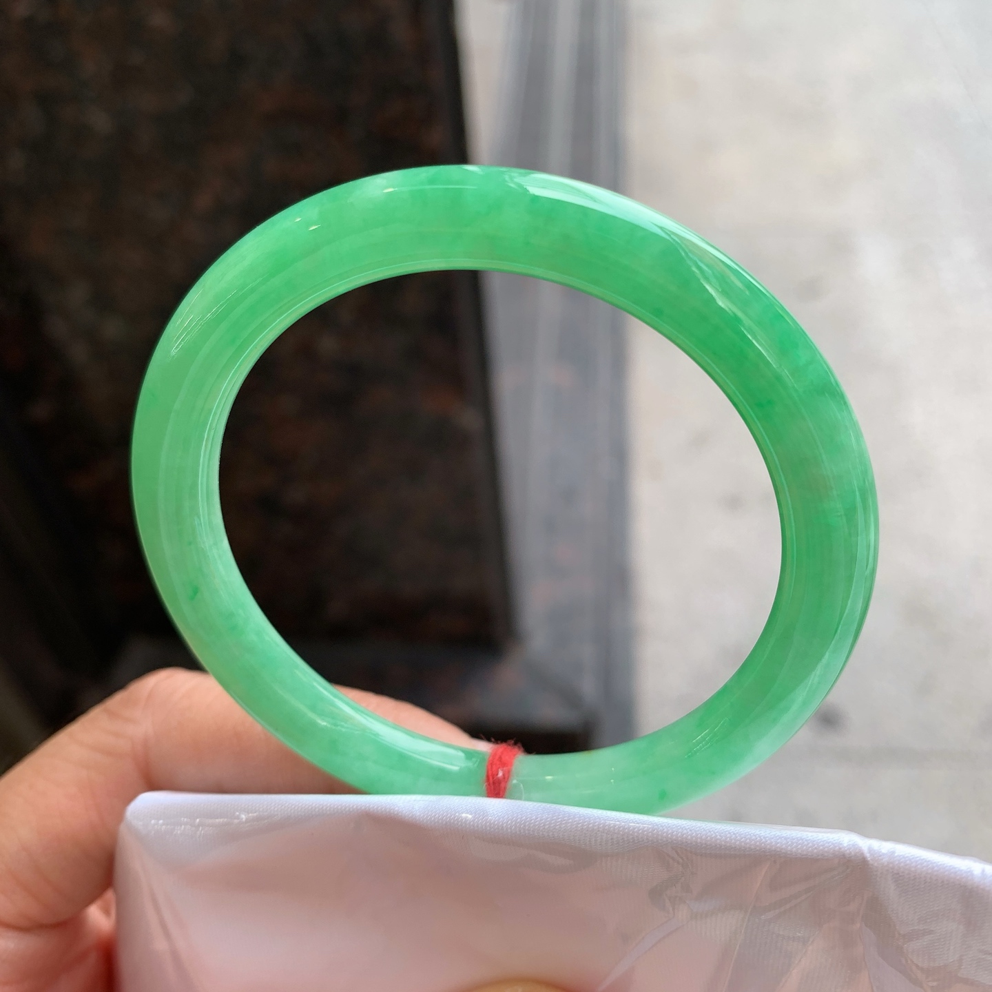 圆条满色，无裂，色辣