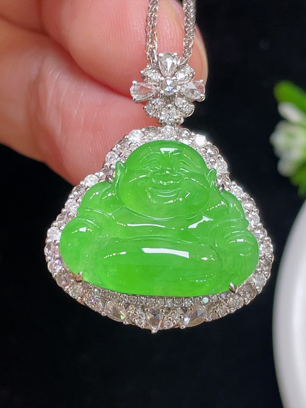 ️【高冰阳绿，佛】大件饱满，通透水润，玉质细腻，翠色鲜艳，18k金奢华钻石镶嵌️，18.5-14.7-2.5