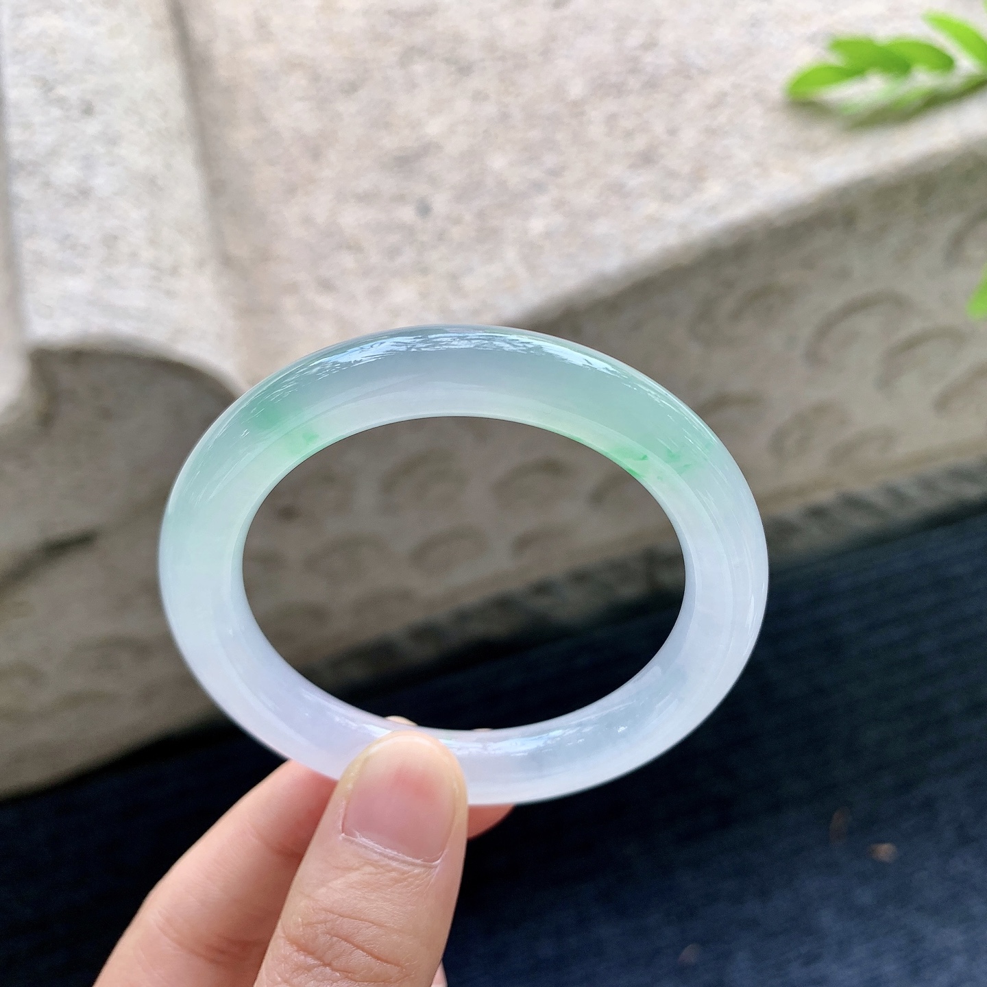 圆条48 49，圈口49.5/9/8.5，编码N2090423，冰飘绿，清透，水润，种老，细腻，打灯有棉絮