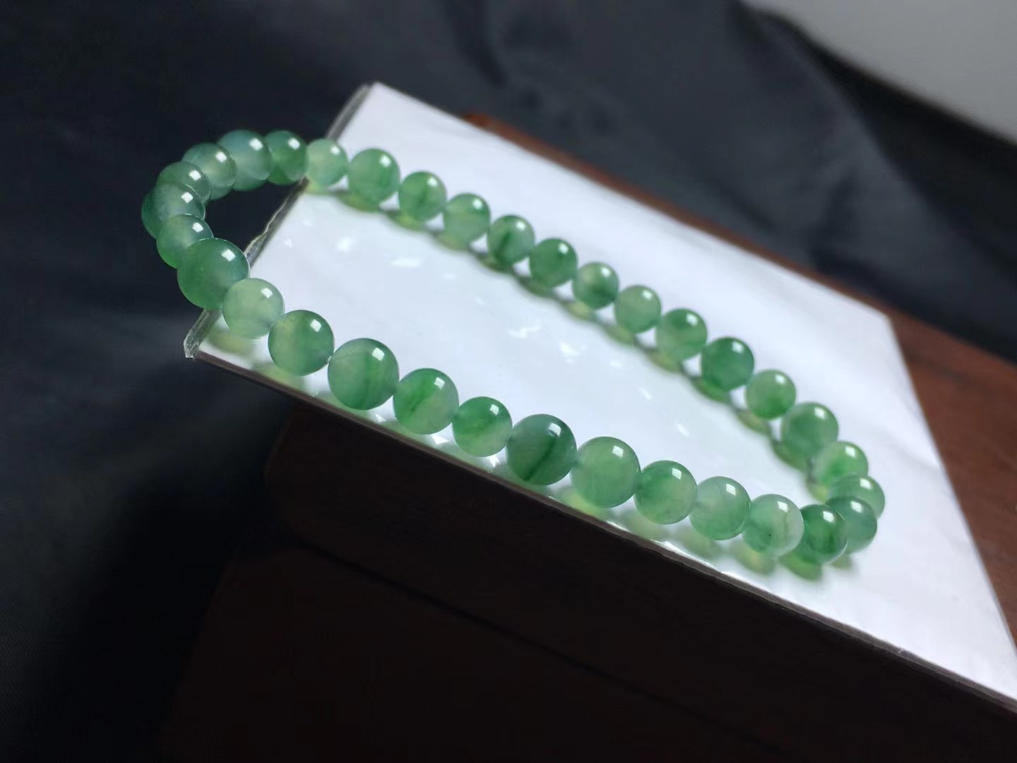 飘花手链，卡5.9～4.9mm，33颗，种好，玉质细腻，均匀，通透，干净，度极高