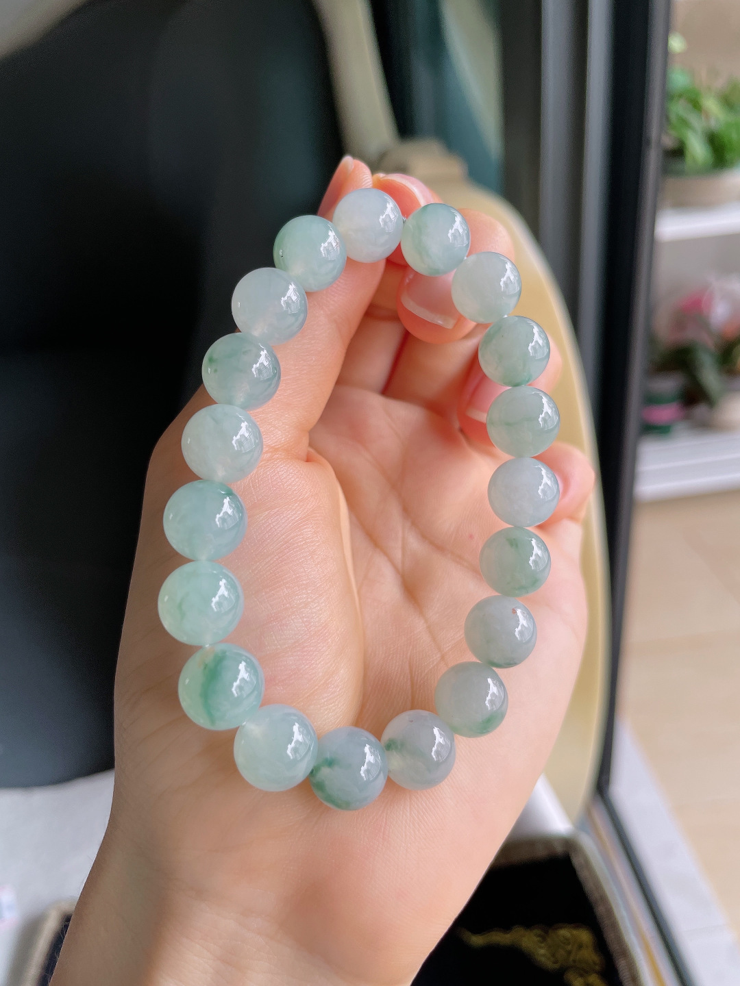 ️，缅甸天然翡翠A货，冰飘花手串，尺寸：10.5mm。【编3357】