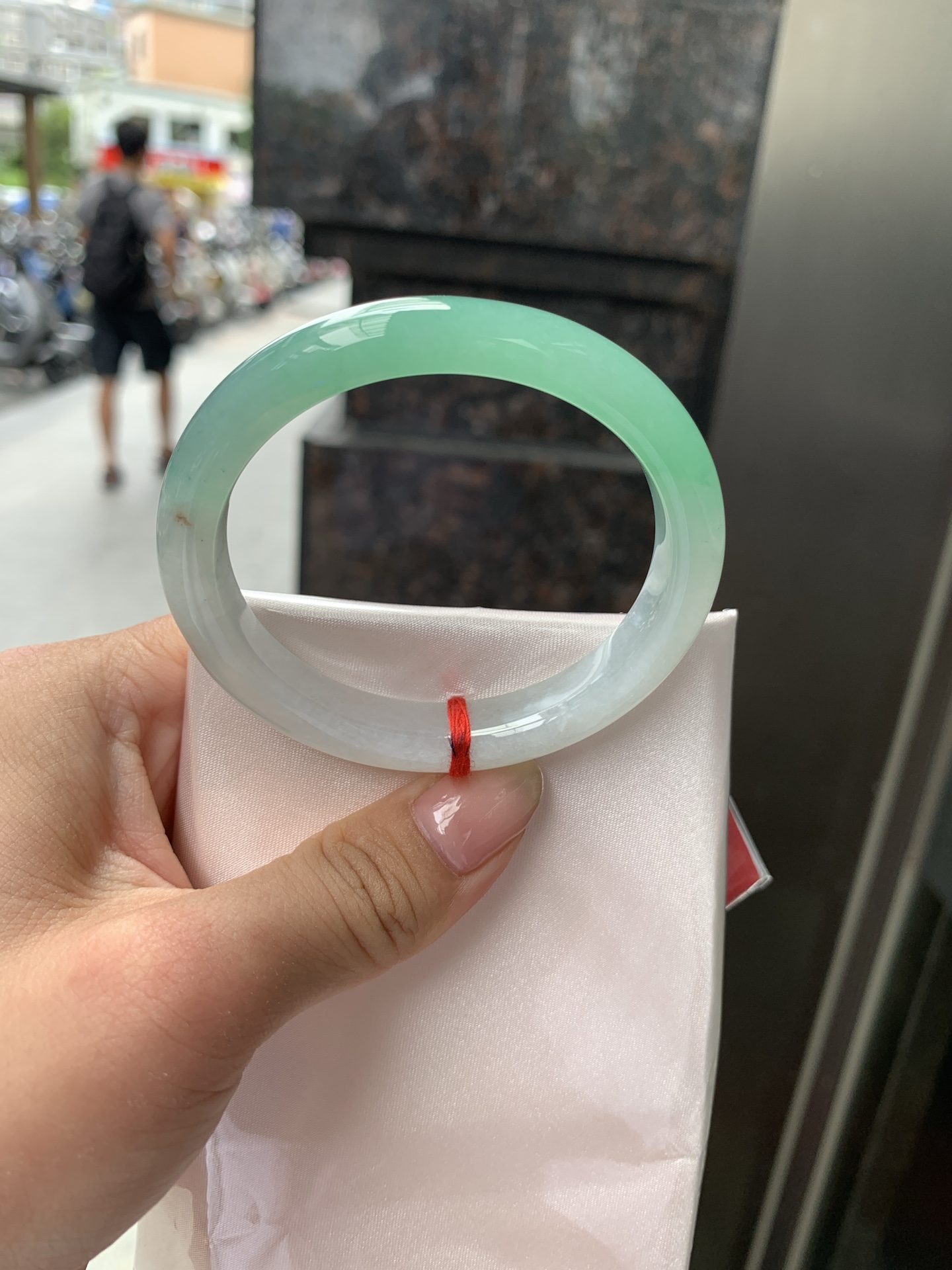 冰绿贵妃,打灯细棉纹,有沙眼微扣