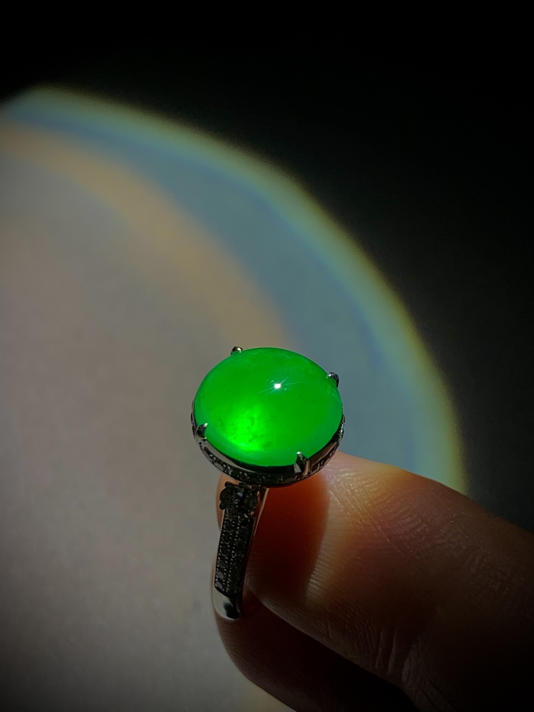高品质绿戒指，裸石11.5-11-3.5mm，15#，6.14g，18K金，南非钻