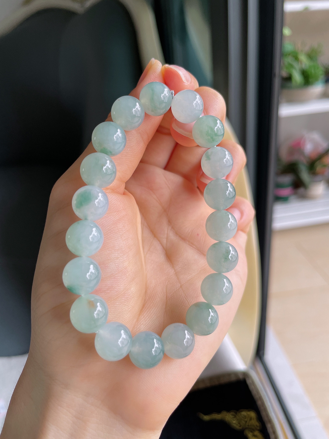 ️，缅甸天然翡翠A货，冰飘花手串，尺寸：10.5mm。【编3357】