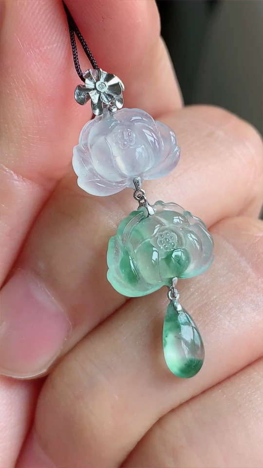 翡翠精品，莲花，冰种无裂，飘花18k金，尺寸13.8-8.8-4.8 aa93