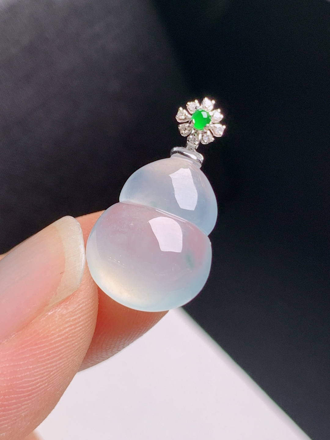 冰种葫芦吊坠，冰透胶润，形态饱满，福禄相伴，裸石16.8-12.2-6.622.8