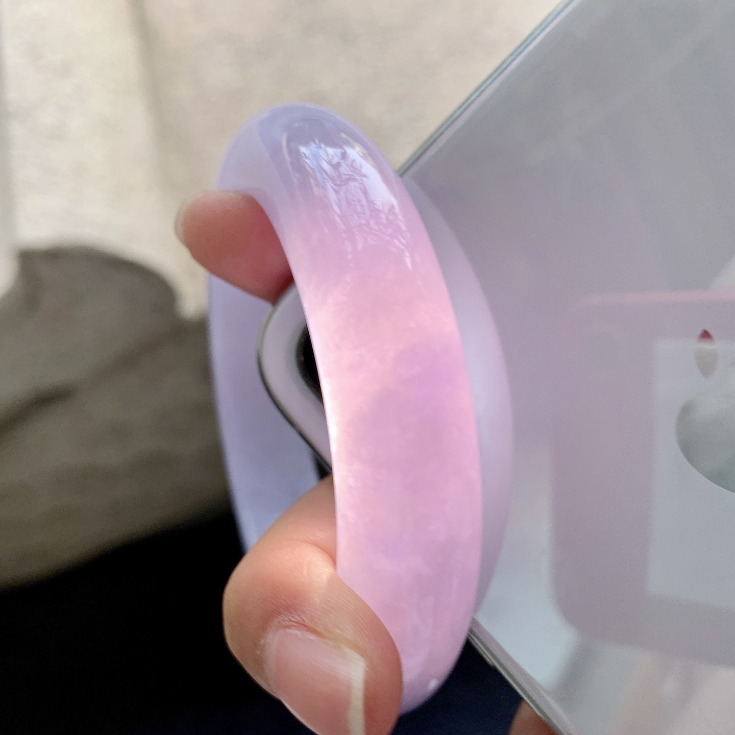 正圈55 56，圈口55.8/13.8/10.7，编码WW090455，糯冰水润，种老，细腻，打灯有棉纹线，无裂