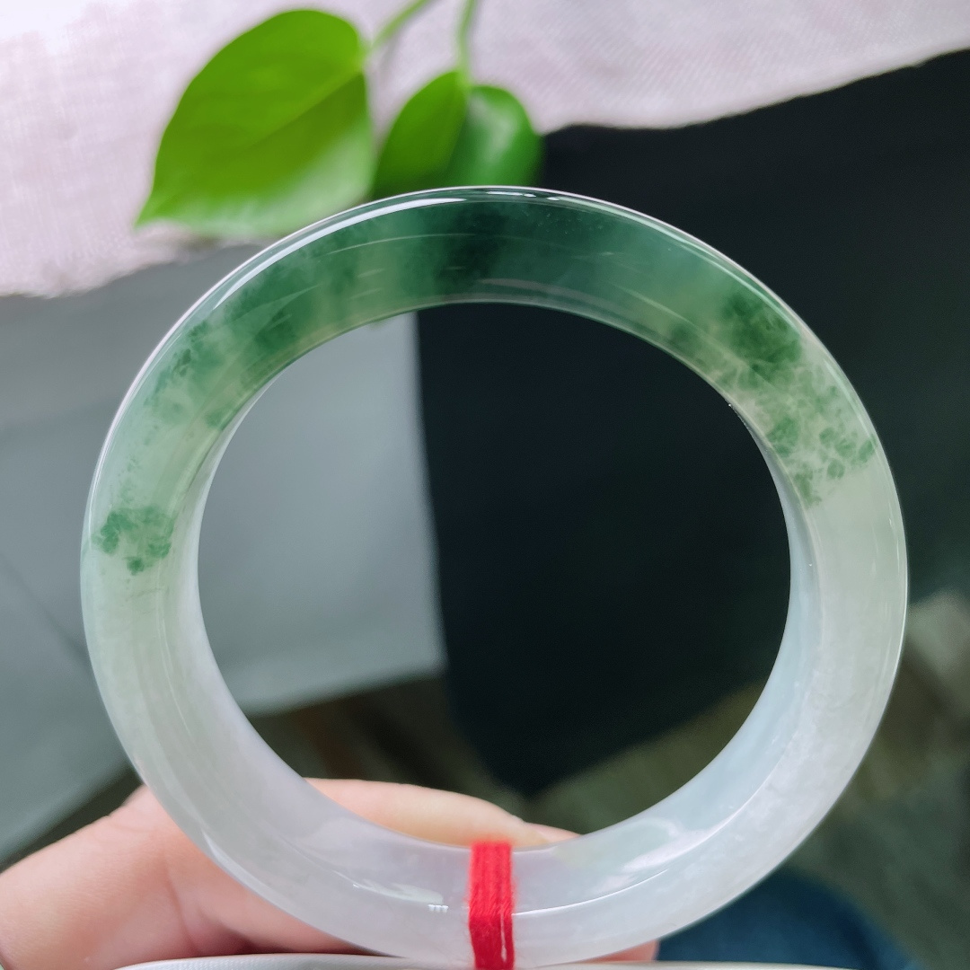 55.4/12.1/8.6，冰飘花正圈，种老，上手即显灵动，静置便如藏雪，是老矿洞绝版的冰洁馈赠。无