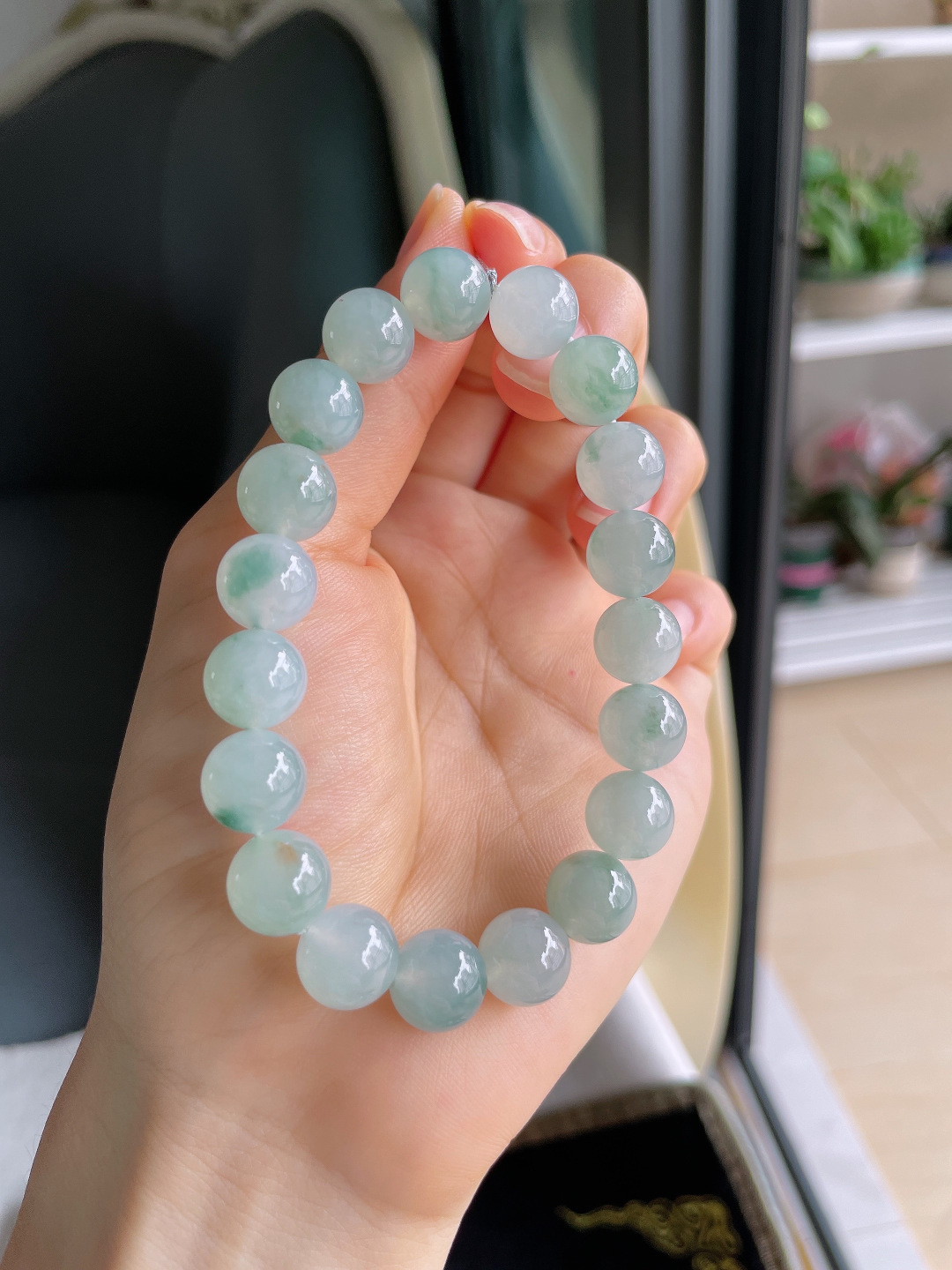️，缅甸天然翡翠A货，冰飘花手串，尺寸：10.5mm。【编3357】