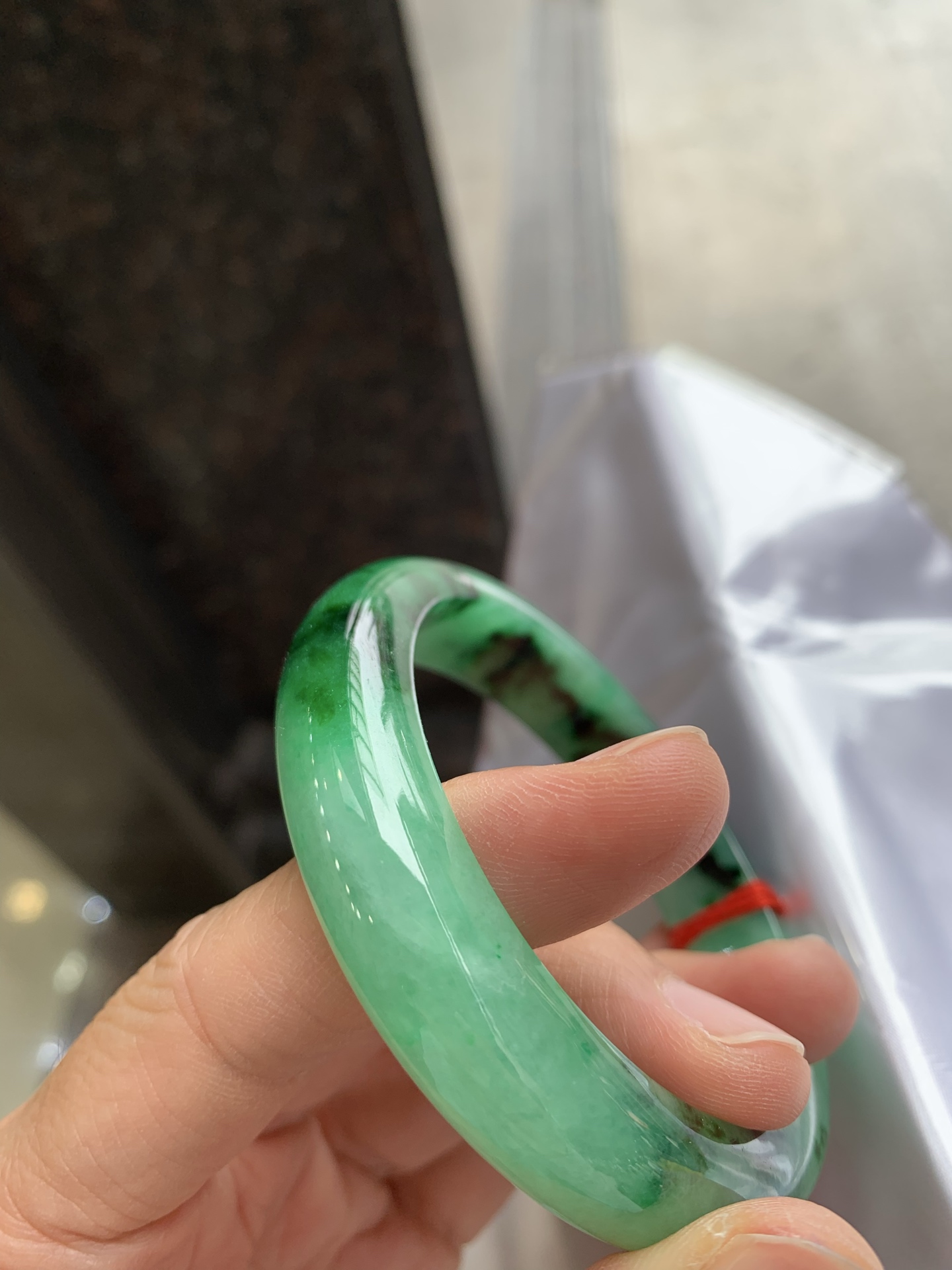 正圈满色花青绿 表皮纹微扣 尺寸：58/12.9/8.2 色辣