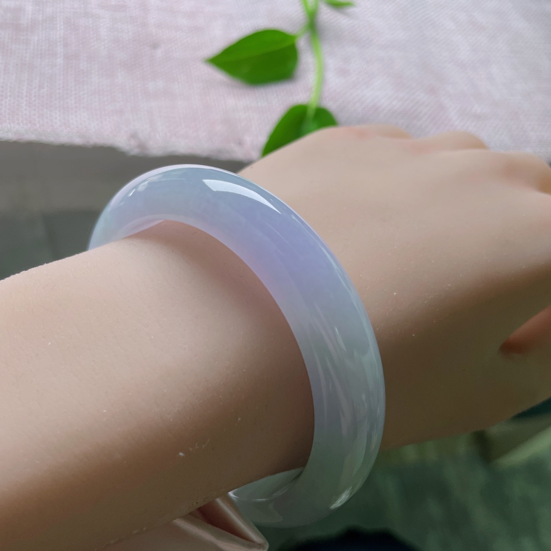 55.7/12.3/8.5正圈，春彩，腕间的半亩花田，一亩寂静。无裂，ss58096a