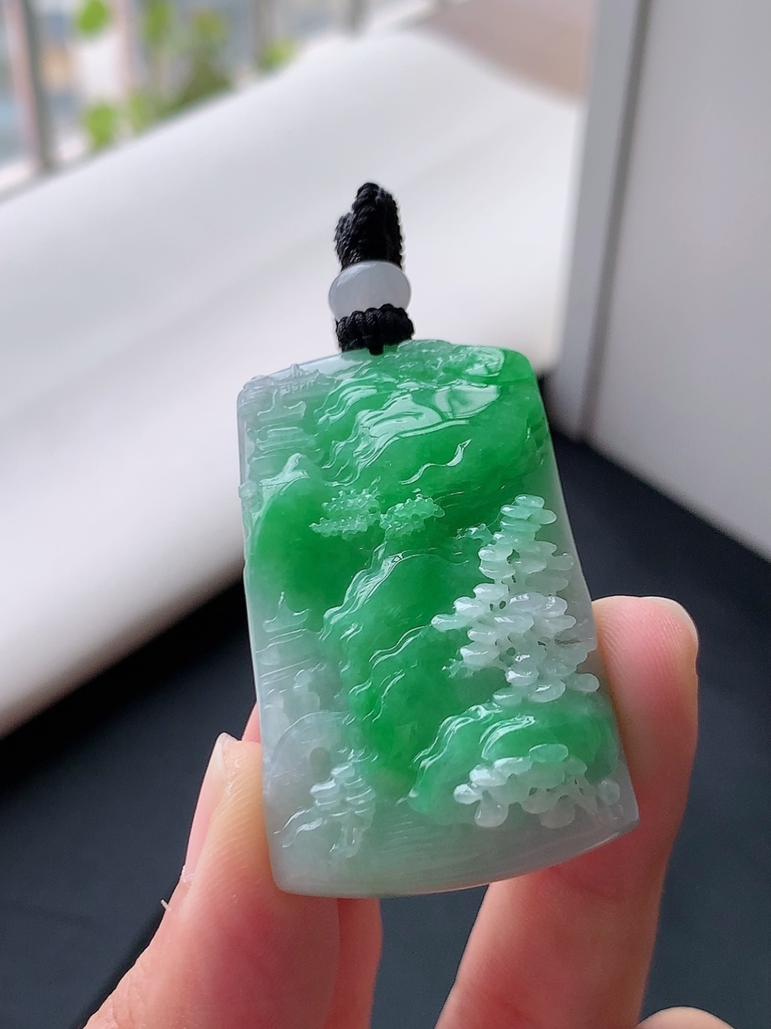 冰飘绿山水牌挂件 翠色明媚，底子细腻莹润，佩戴清新优雅 货号24903，46.9-27.4-11.3