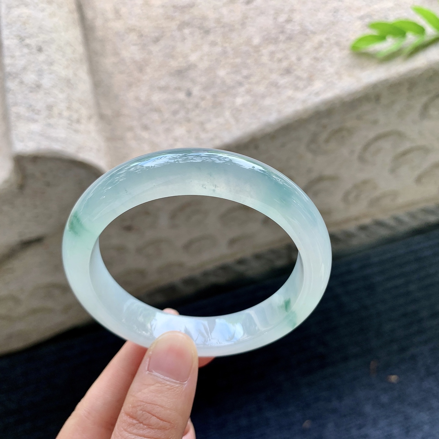 正圈56 57，圈口57/13/8.6，编码AD090413，描述冰飘花，清透，水润，种老，细腻，无裂。
