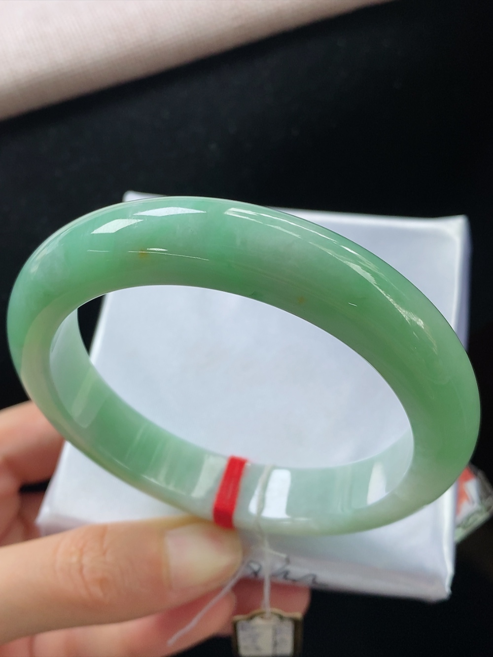 正圈飘绿手镯，圈口尺寸58.5-12.5-9.5mm,904xdz