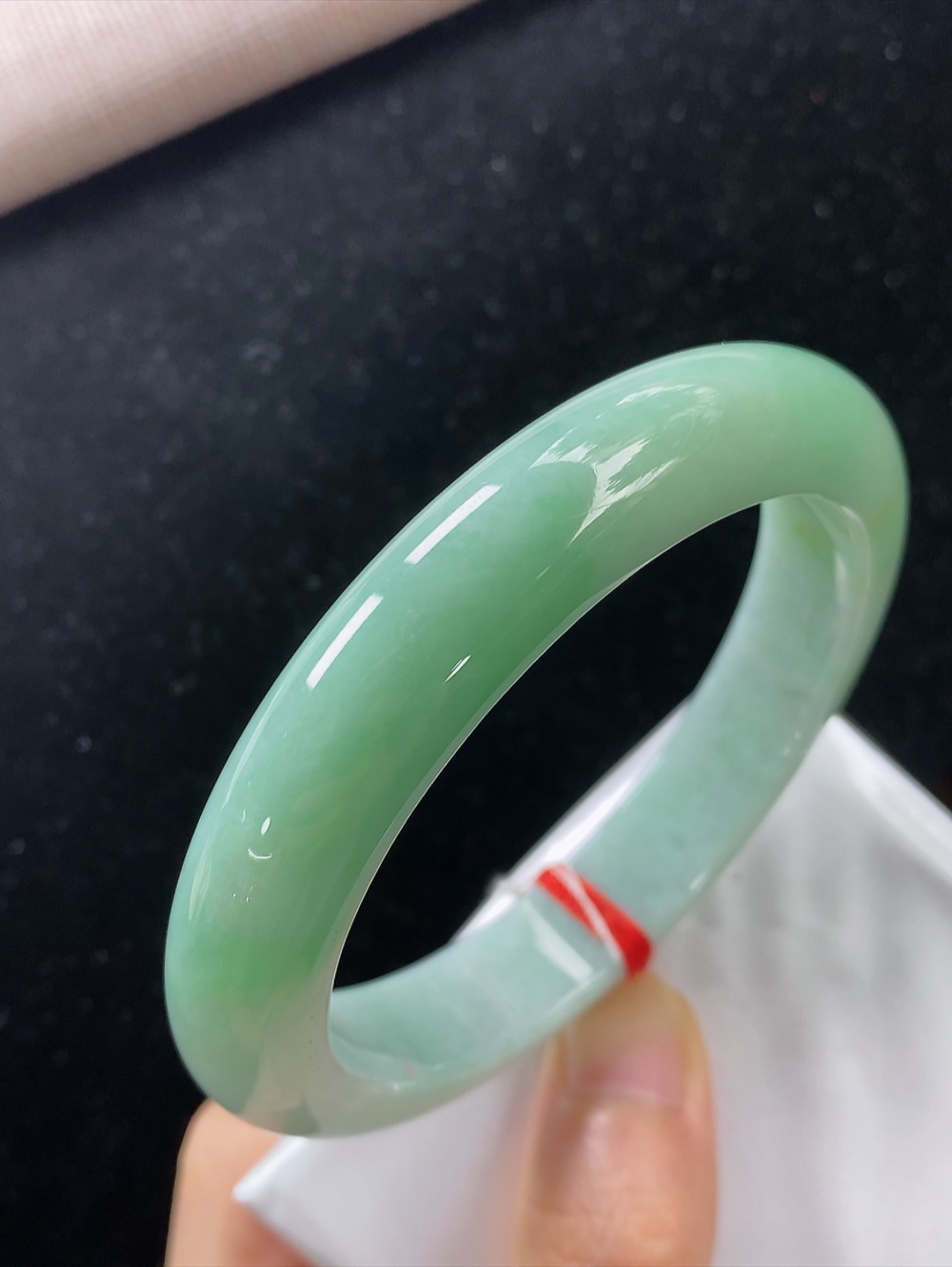 正圈飘绿手镯，圈口尺寸58.5-12.2-9.4mm,904xdz