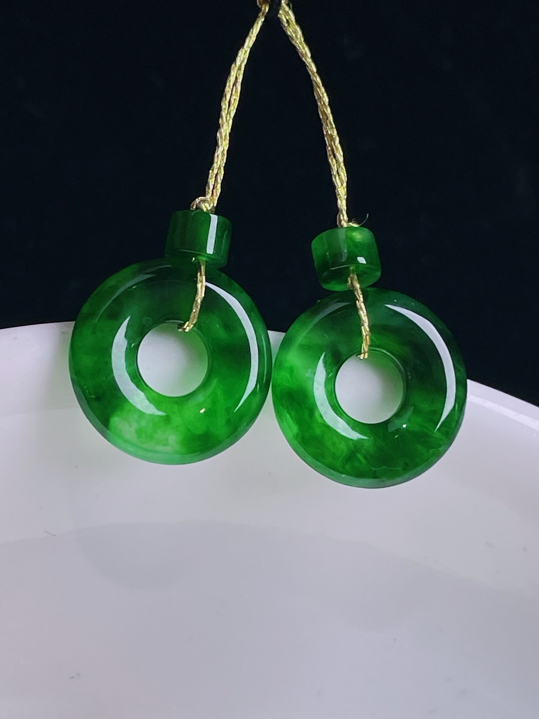 ️辣绿耳坠，老种起光，细底通透，尺寸：11.9/2.6mm0904