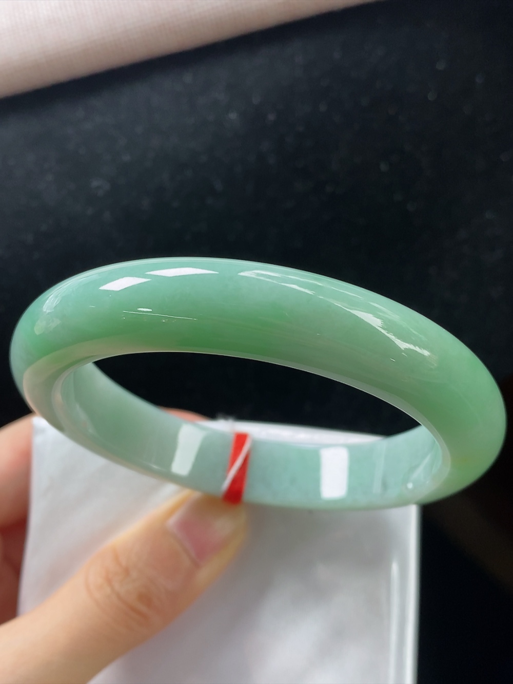 正圈飘绿手镯，圈口尺寸58.5-12.2-9.4mm,904xdz