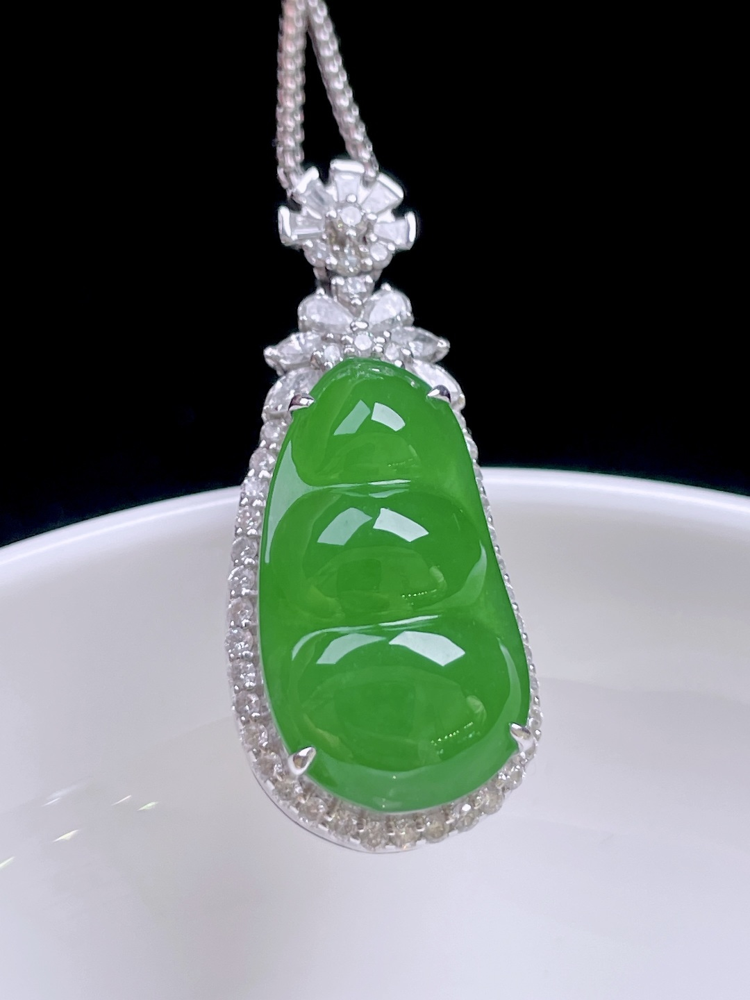 ️ 满绿福豆 色泽浓郁，种老水润，18k金镶嵌 整体：32/13.7/12 裸石：20.2/11.