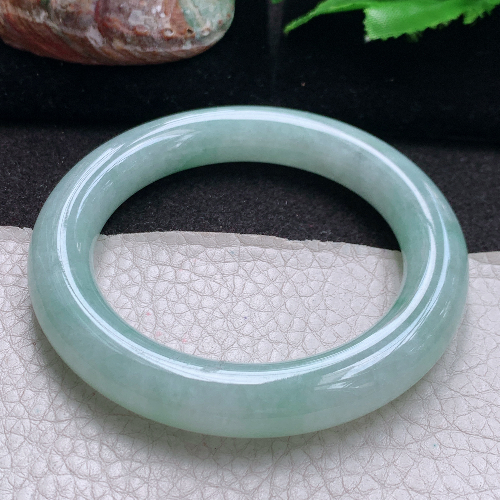 n自然光55*10.7*11.2美人镯 缅甸翡翠a货高品质清新圆条玉手镯