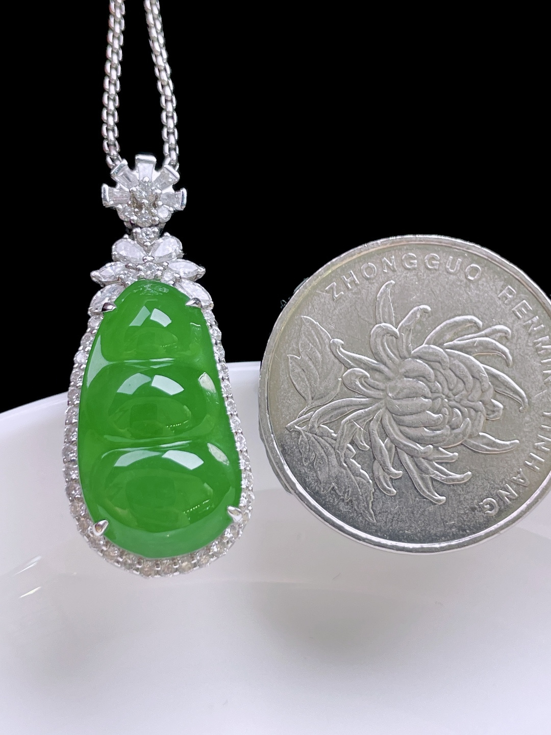 ️ 满绿福豆 色泽浓郁，种老水润，18k金镶嵌 整体：32/13.7/12 裸石：20.2/11.3