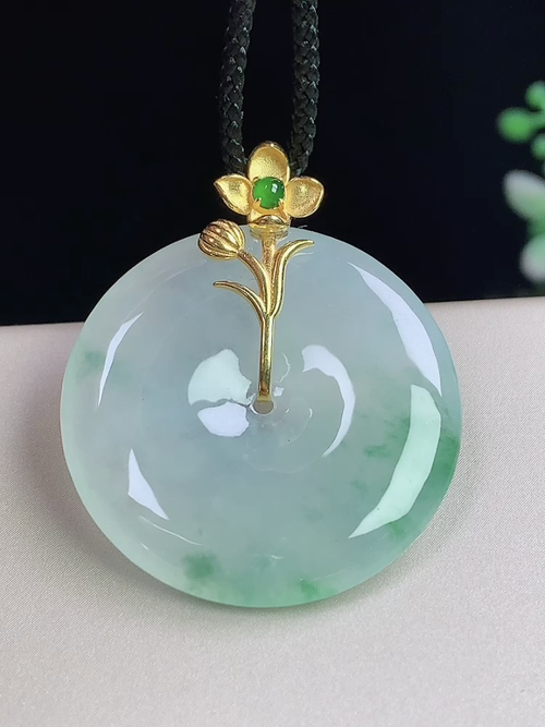 18k金镶冰飘绿平安扣，无裂，尺寸28.8-4.4mm，j04jcy