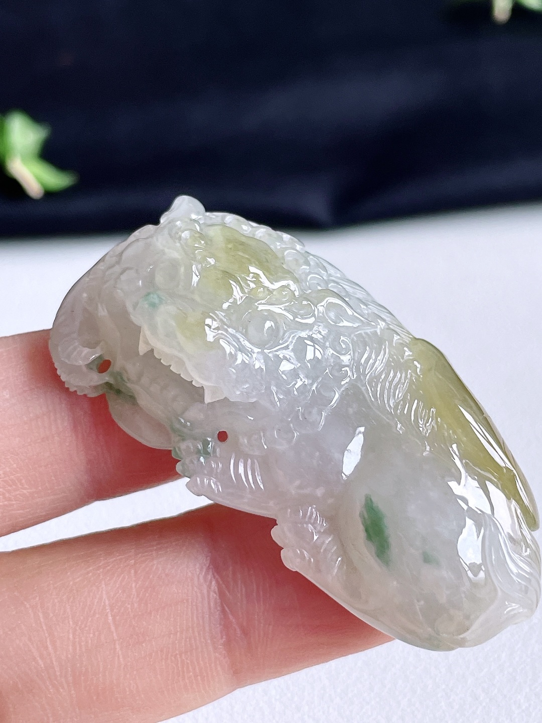糯冰飘黄翡貔貅吊坠，缅料，无裂，性比高，超厚，飘花，尺寸48.3-26-14.7，重量26克