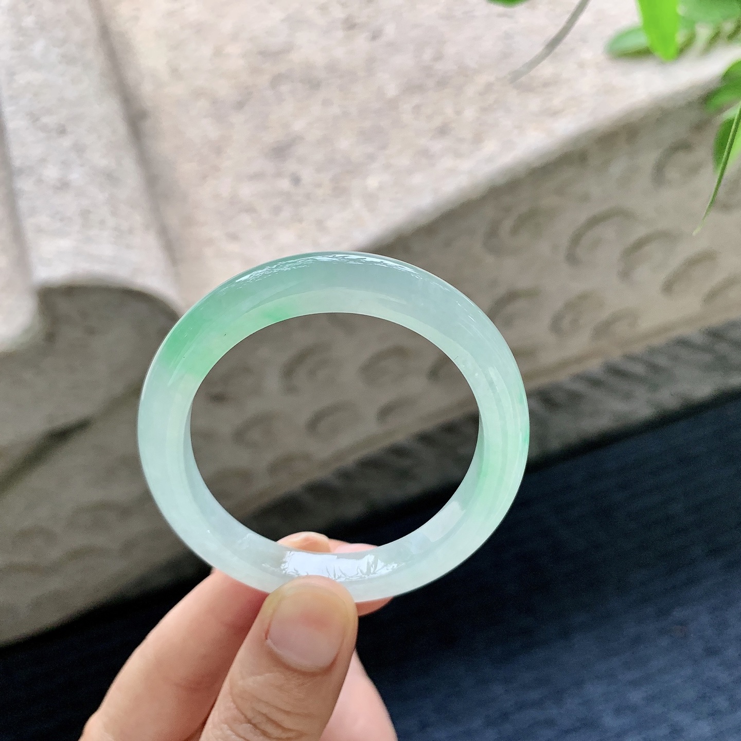 糯冰飘绿，水润，种老，细腻，打灯有纹线