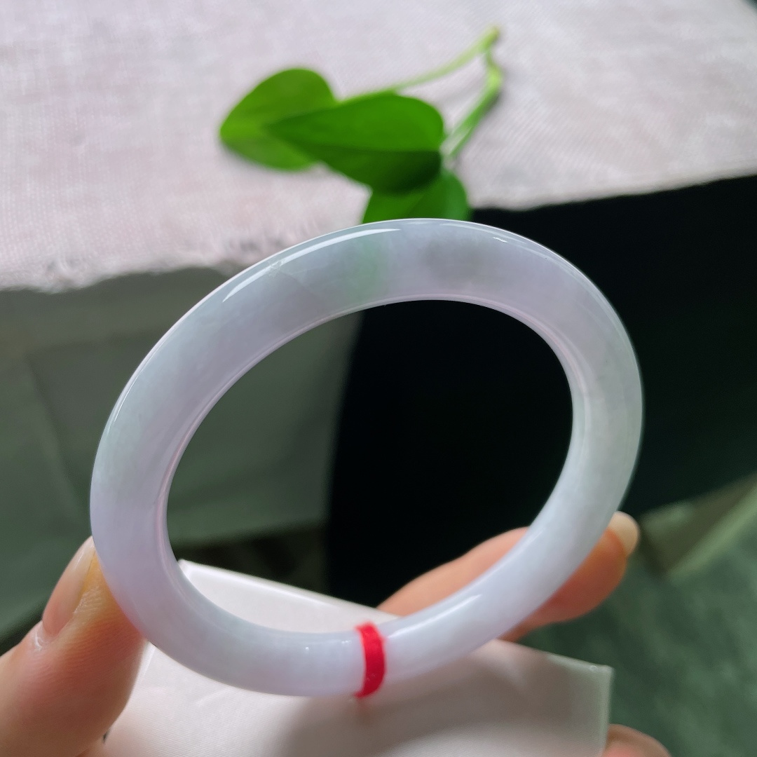 57.6/9.6，圆条，一点皮纹，浅紫清浅淡雅，不浓不艳，紫与淡青缓缓相融，朦胧如烟，仙气悠然。ss57882a