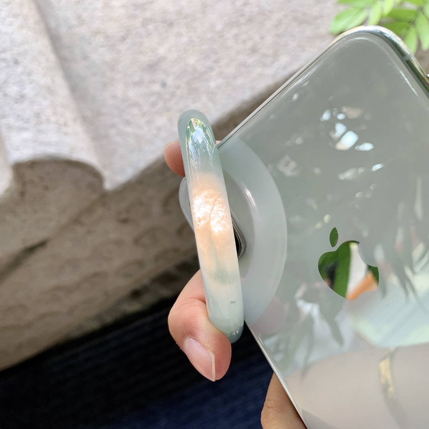 圆条54 55，圈口55.4/9.8/9.7，编码B2090576，冰糯晴绿，水润，种老，细腻，打灯有棉线