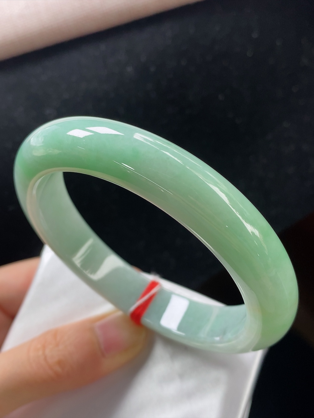 正圈飘绿手镯，圈口尺寸58.5-12.2-9.4mm,904xdz