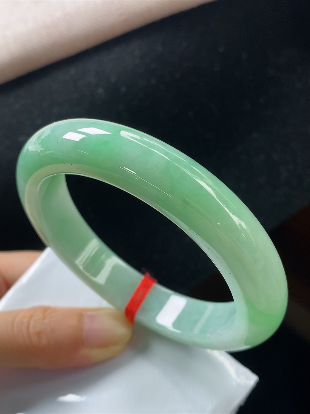 正圈飘绿手镯，圈口尺寸57.5-12.6-10.9mm,904xdz
