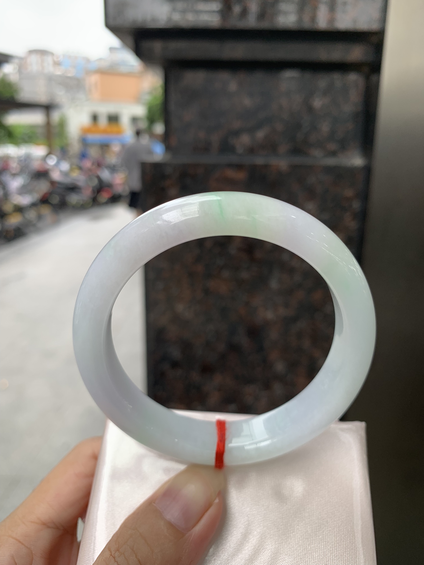 春彩正圈,0921-X750,打灯棉线，底妆干净细腻，阳绿花色碰上梦幻般的春，像是融化了的春天，所有的美好交织在一起，让人心生宁静而淡淡的欢喜