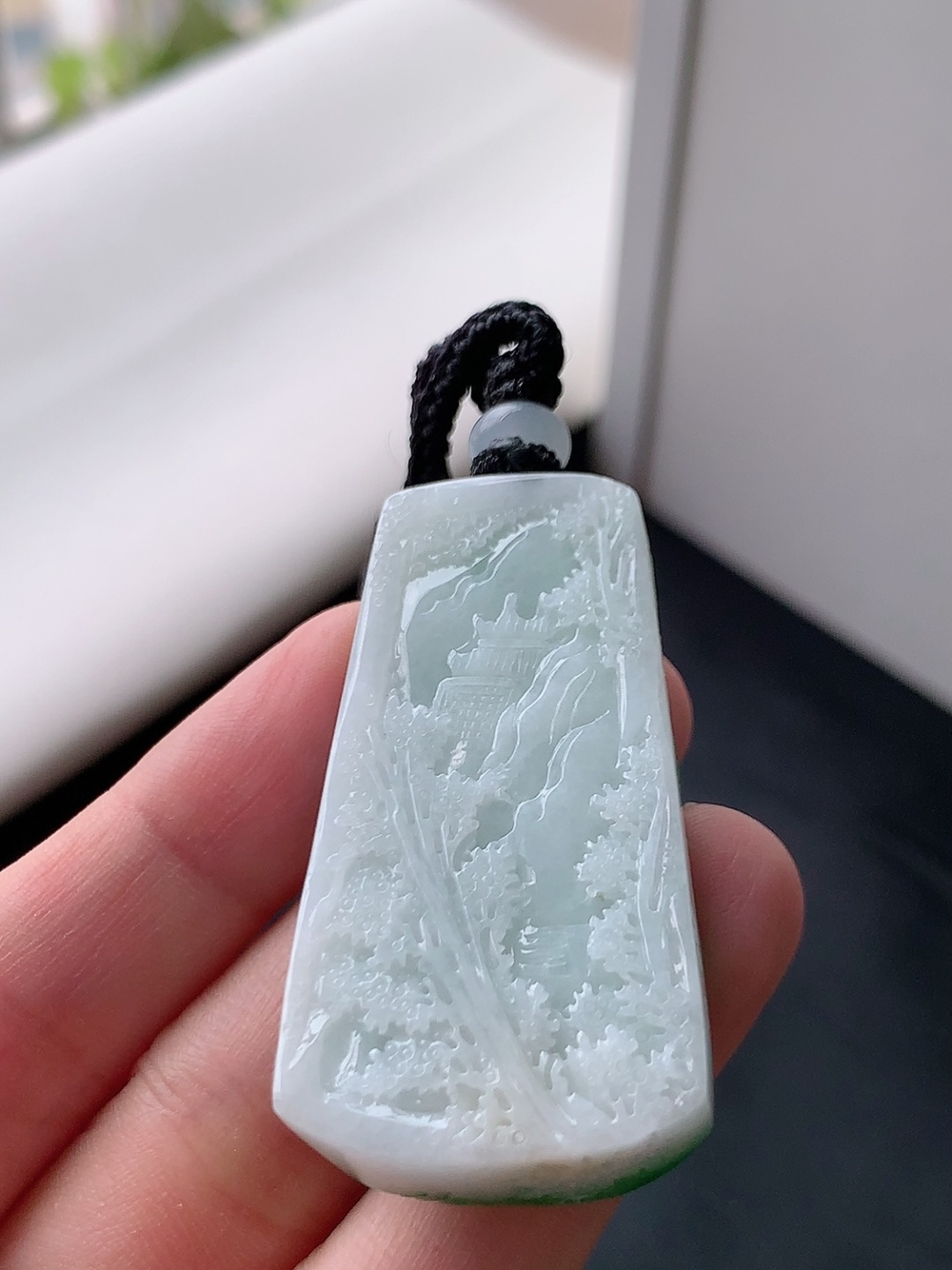 冰飘绿山水牌挂件 翠色明媚，底子细腻莹润，佩戴清新优雅 货号24903，48.9-25.1-8.0