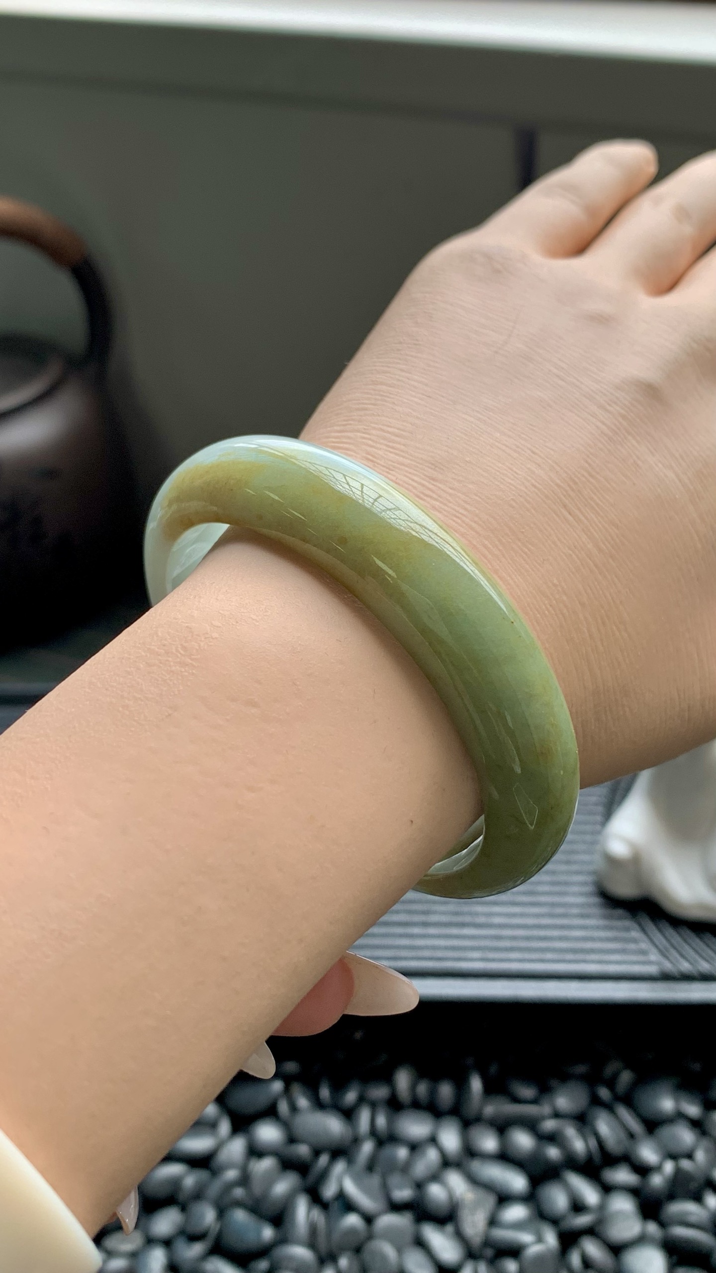 宽版黄翡半山水正圈成品 HY-7524 尺寸：57.5-15-8
