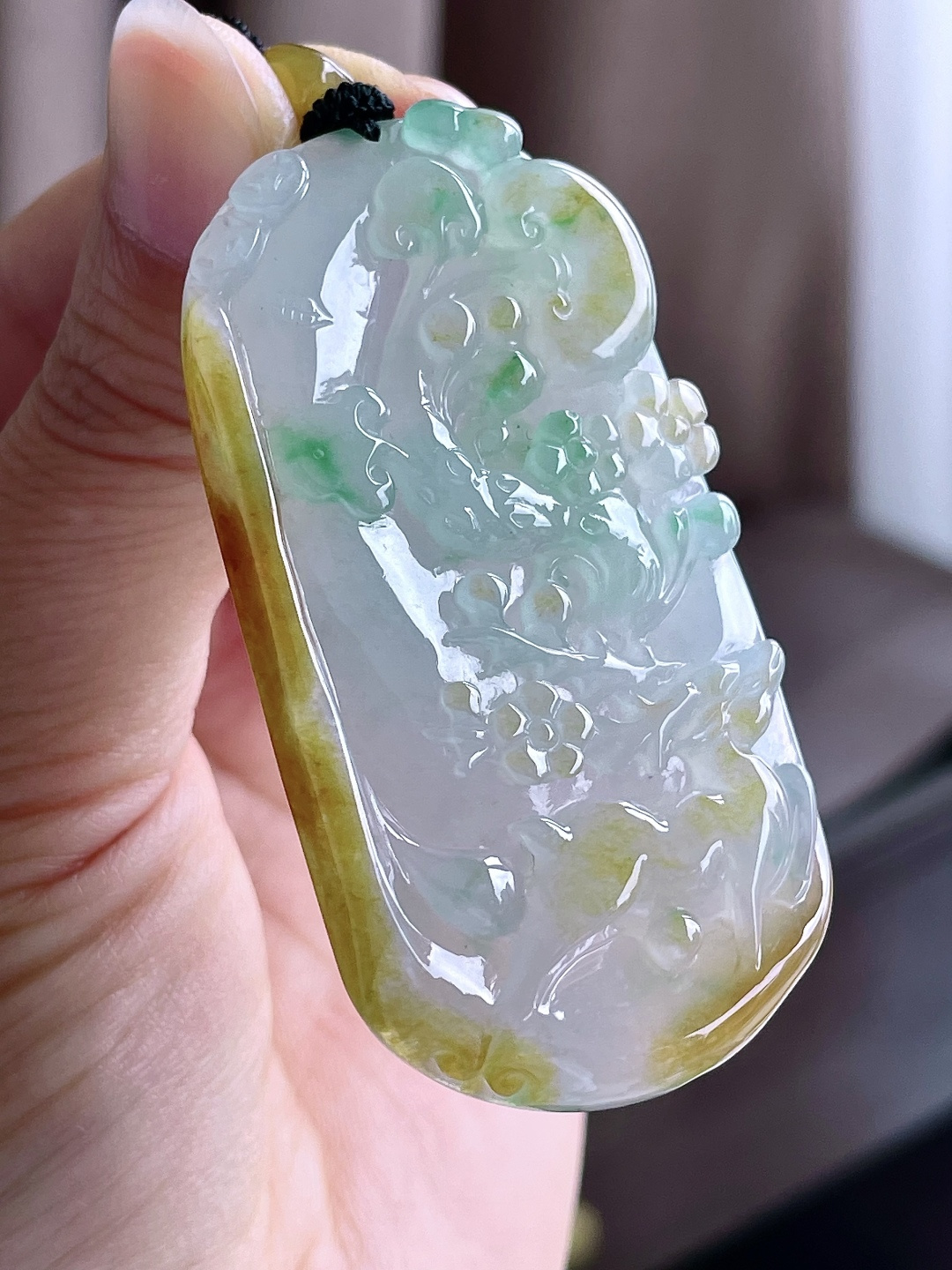 冰黄加绿鹿牌一路繁花吊坠,缅料,无裂,性比高,厚装,尺寸63.2-32.5-6.6,重量35.5克