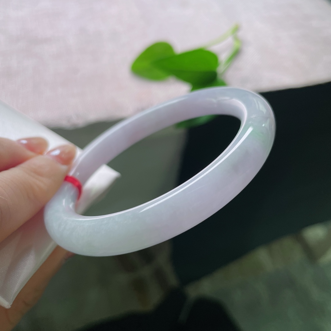 57.6/9.6，圆条，一点皮纹，浅紫清浅淡雅，不浓不艳，紫与淡青缓缓相融，朦胧如烟，仙气悠然。ss57882a