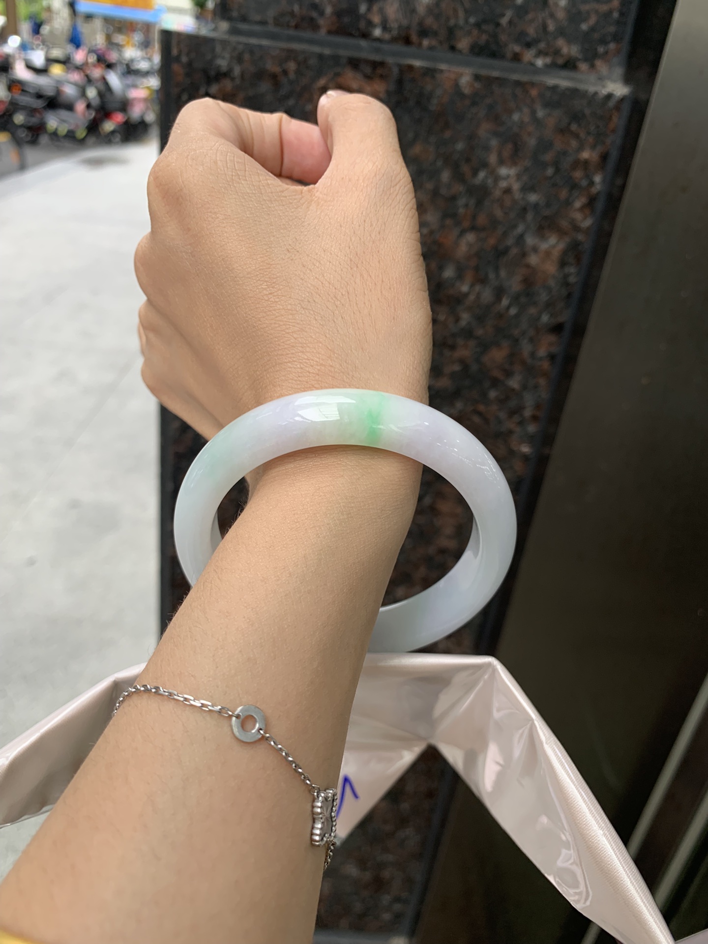 春彩正圈,0921-X750,打灯棉线，底妆干净细腻，阳绿花色碰上梦幻般的春，像是融化了的春天，所有的美好交织在一起，让人心生宁静而淡淡的欢喜