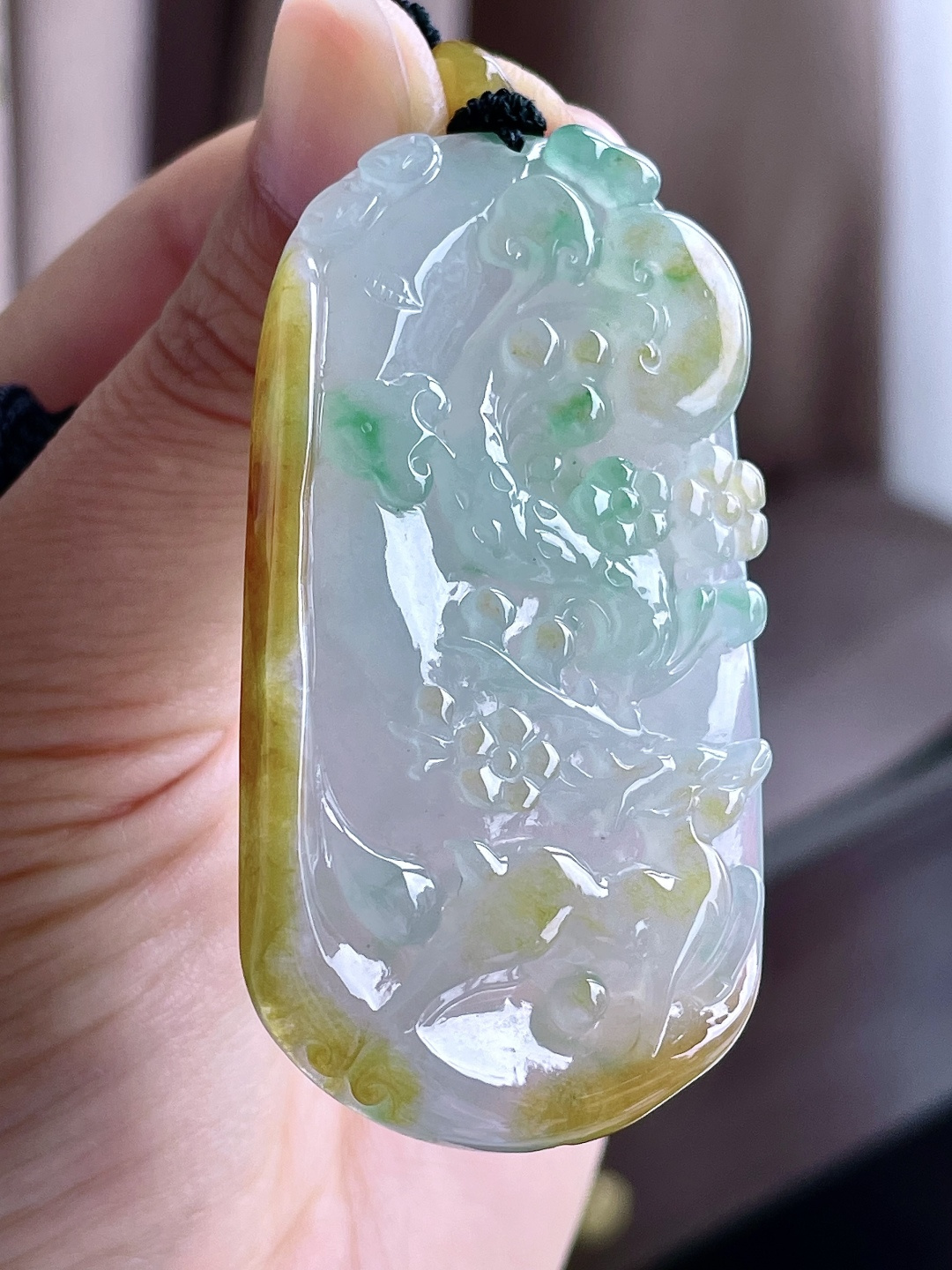 冰黄加绿鹿牌一路繁花吊坠,缅料,无裂,性比高,厚装,尺寸63.2-32.5-6.6,重量35.5克