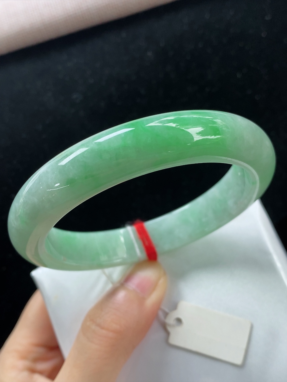 正圈飘绿手镯，圈口尺寸58.1-12.1-9.7mm,904xdz