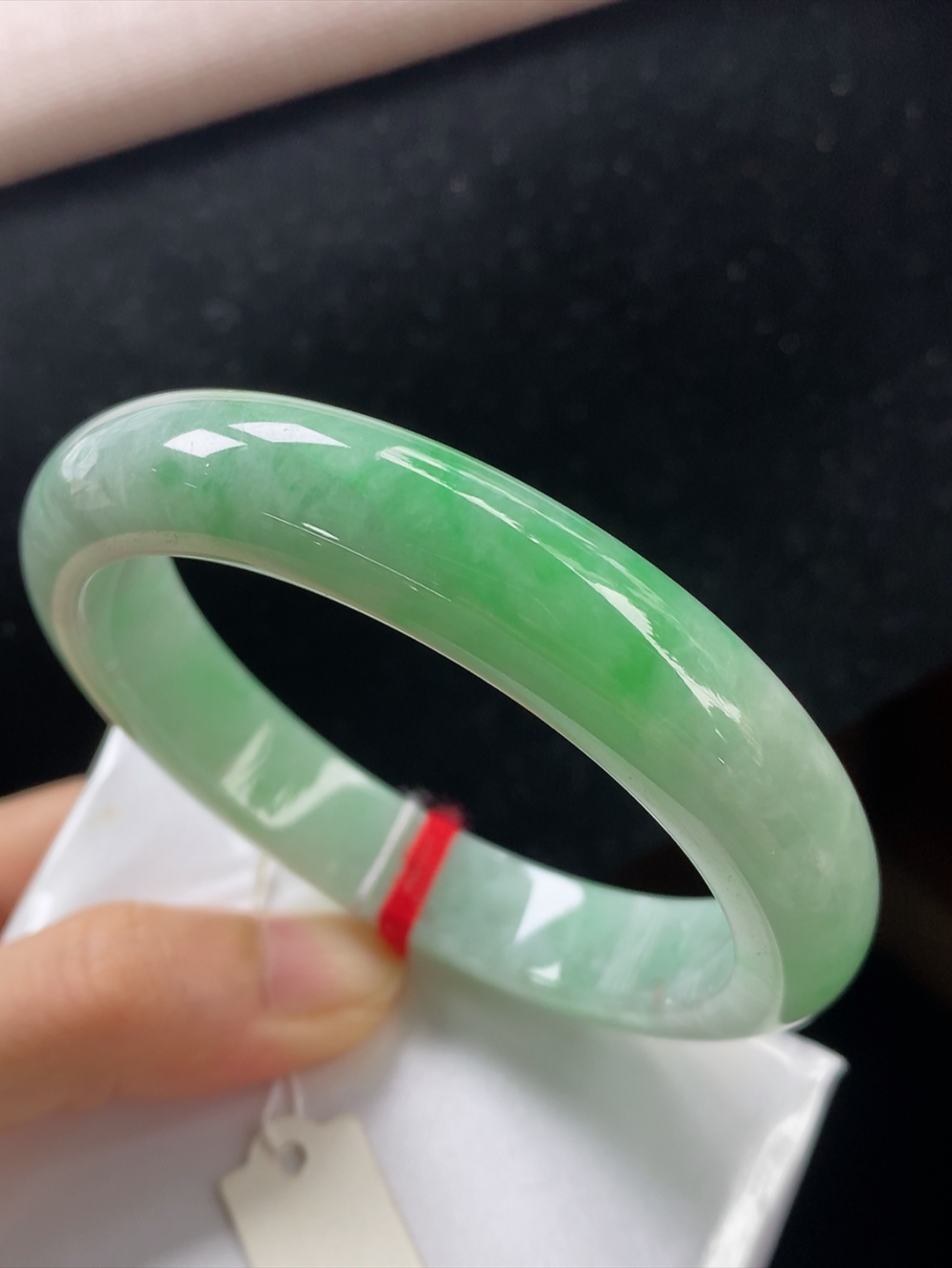 正圈飘绿手镯，圈口尺寸58.1-12.1-9.7mm,904xdz